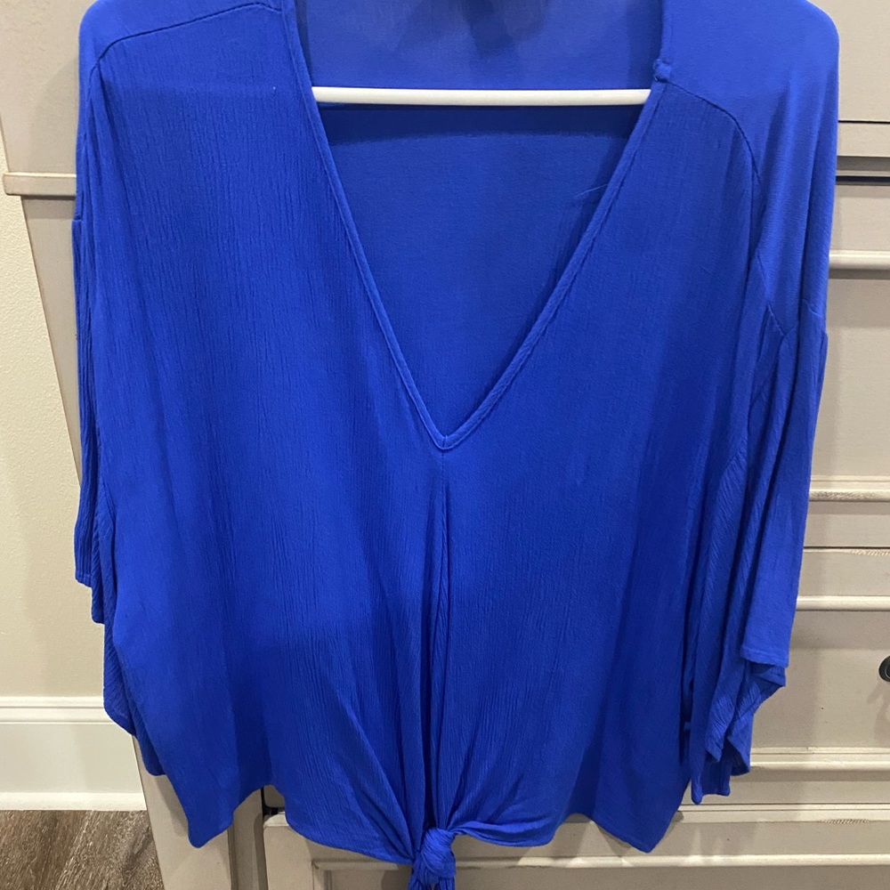 Boutique top with tie
